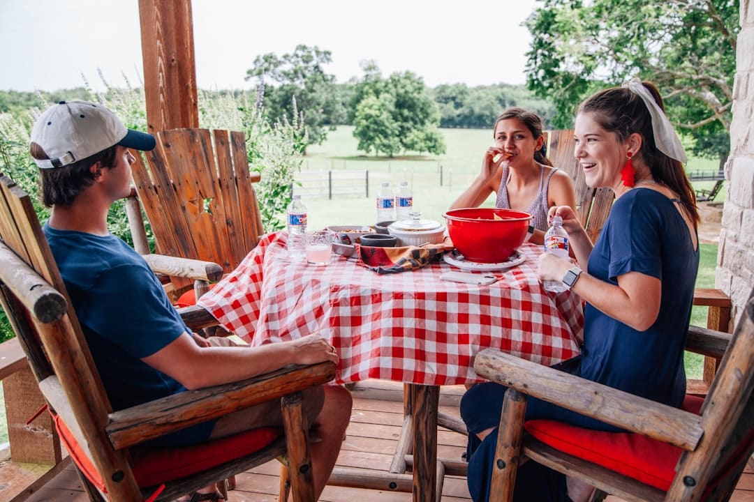 découvrez l'évasion parfaite avec nos locations de vacances. que vous recherchiez un chalet en montagne, une villa en bord de mer ou un appartement en ville, nous avons l'hébergement idéal pour tous vos besoins. profitez de votre séjour tout en bénéficiant du confort de la maison. réservez dès maintenant votre prochaine aventure!